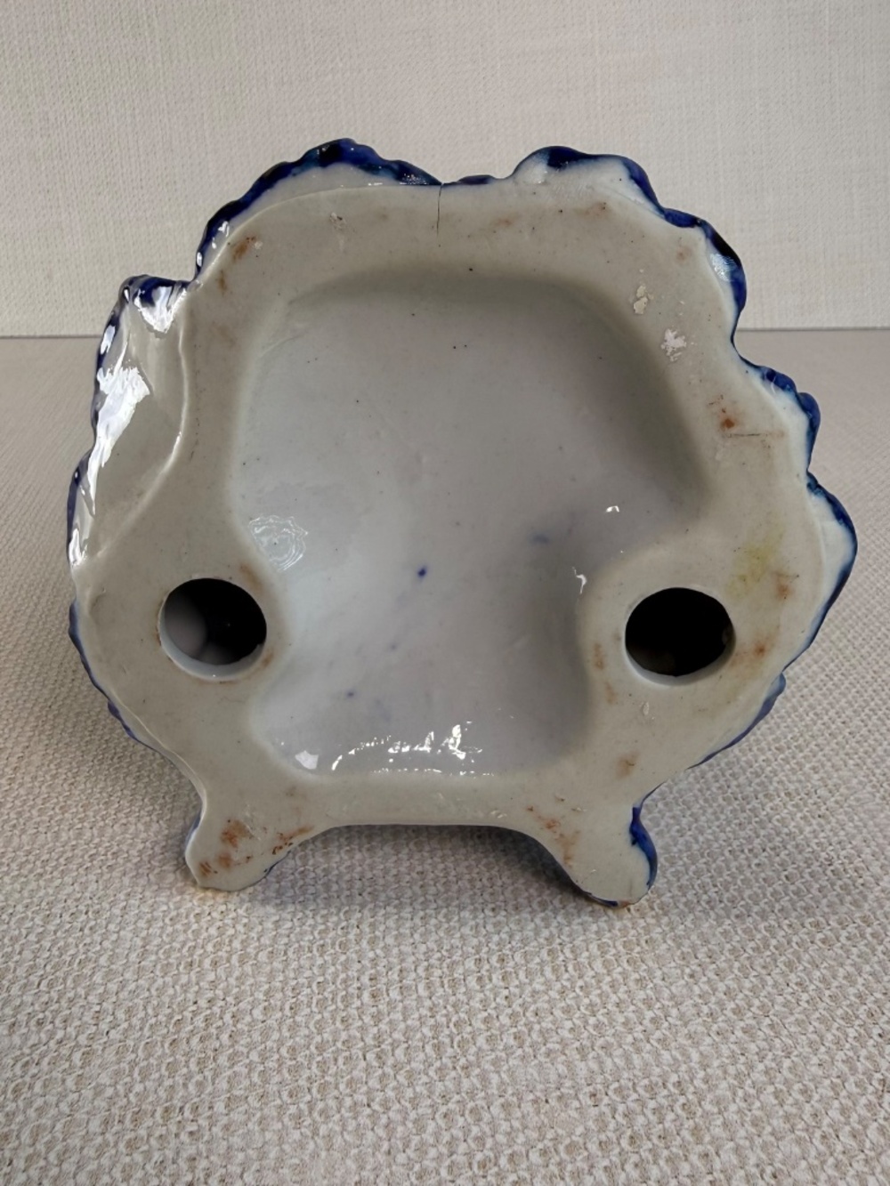 Blue & White Porcelain Lady Figurine Seated Woman Reading Delft Style Gold Trim - Picture 8 of 11